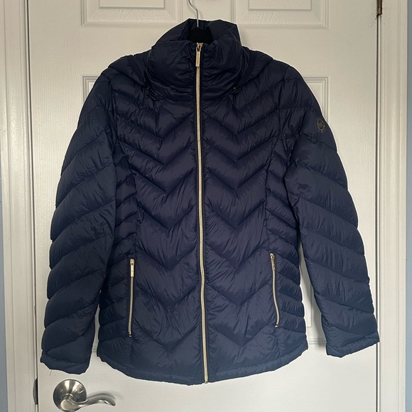 Michael Kors Women’s Packable Down Fill Navy Chevron Puffer Jacket | EUC - Picture 3 of 13
